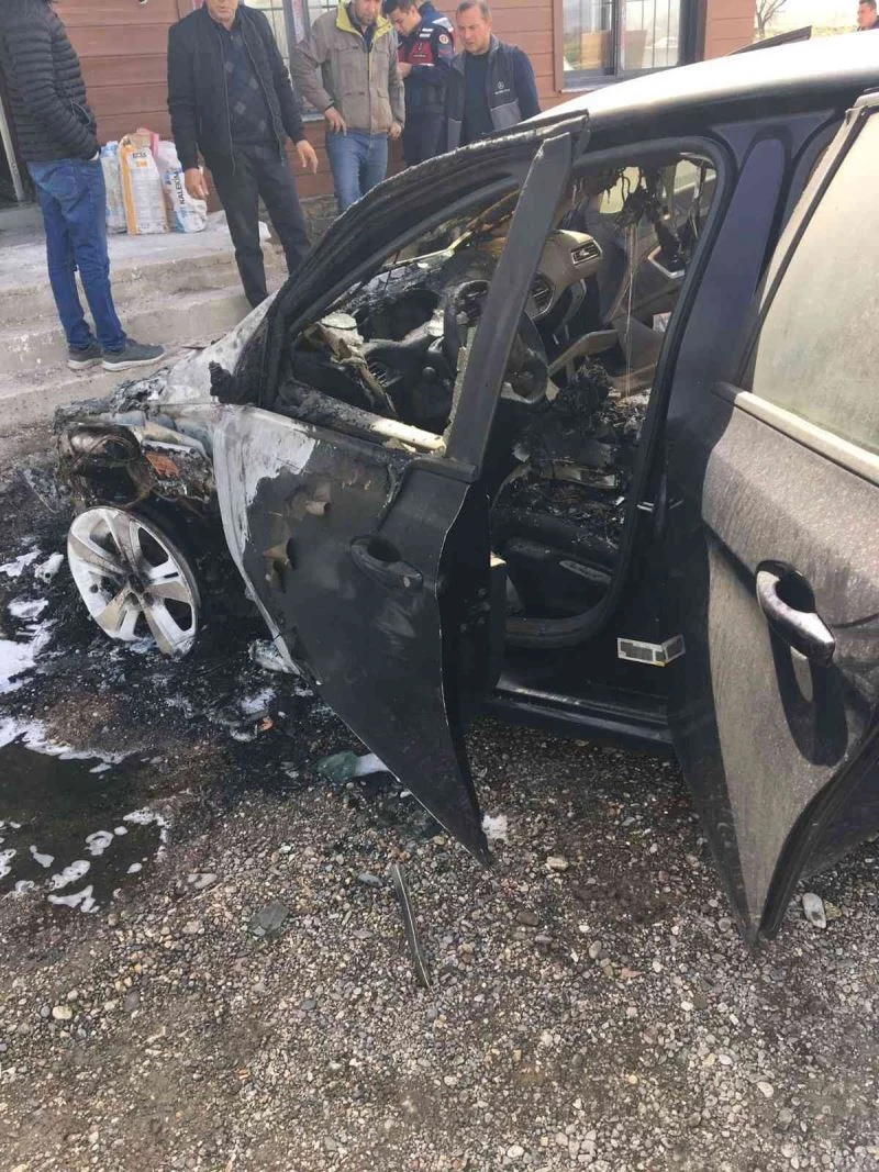 Bigadiç’te iki ayrı yangın
