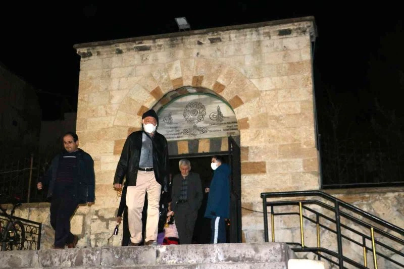 Sivaslılar ilk teravih namazında Ulu Camii’ne akın etti
