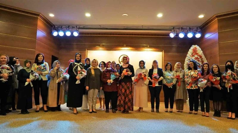 Pursaklar’da hanımlar, tasarımlarını podyuma taşıdı
