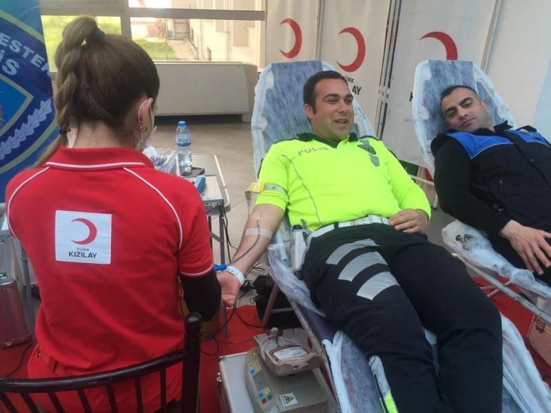 Polis Ramazan ayında düşen kan stoklarına derman olacak

