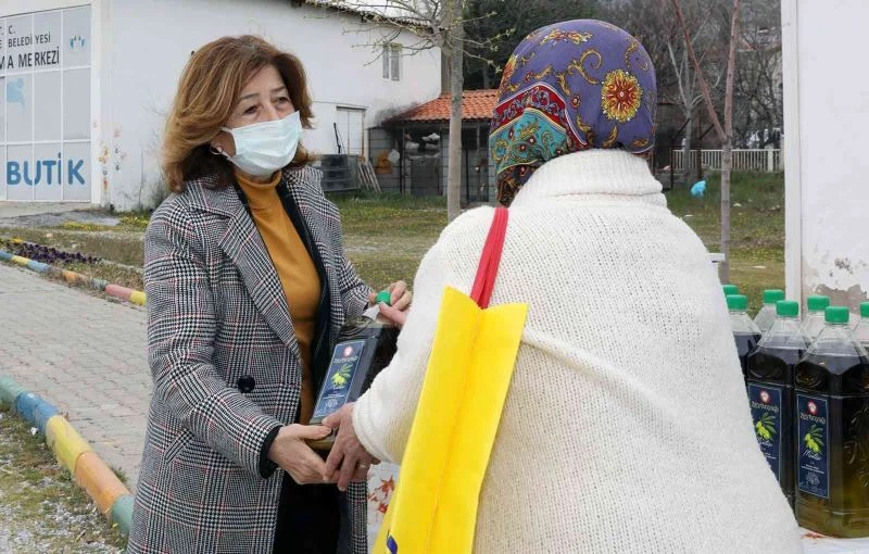 Zeytinyağları ihtiyaç sahiplerine ulaştırılıyor
