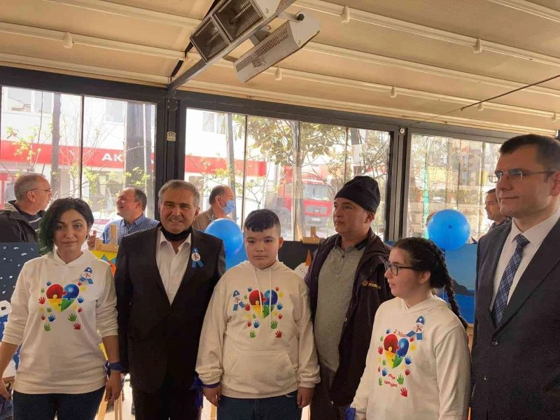 Bigadiç’te otizmli çocuklardan resim sergisi
