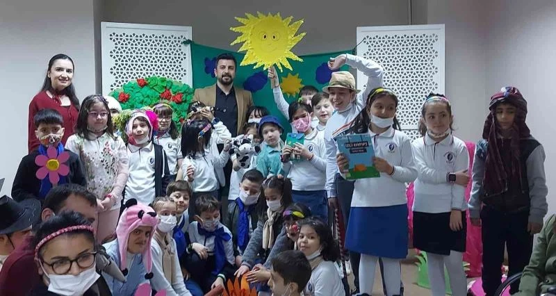 Minik öğrencilerden kütüphaneye ziyaret
