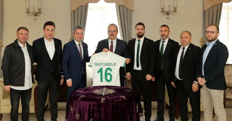 Bursaspor yönetimi Vali Yakup Canbolat’ı ziyaret etti
