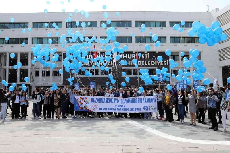Otizme farkındalık balonları büyükşehirden havalandı
