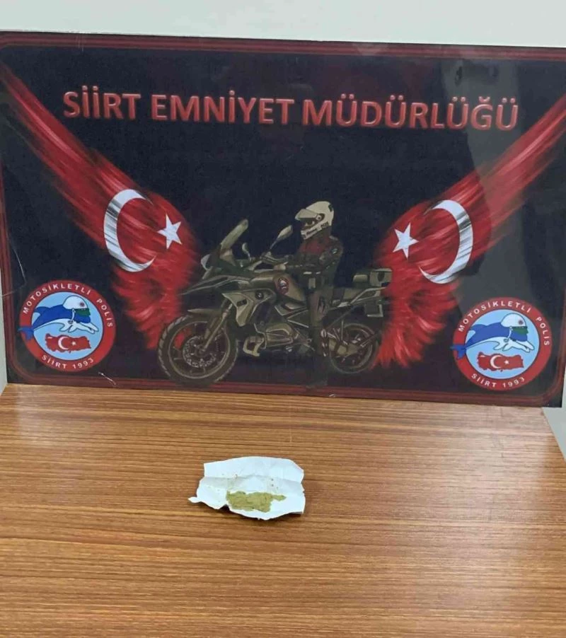 Siirt’te şüpheli şahsın üst aramasında uyuşturucu madde ele geçirildi
