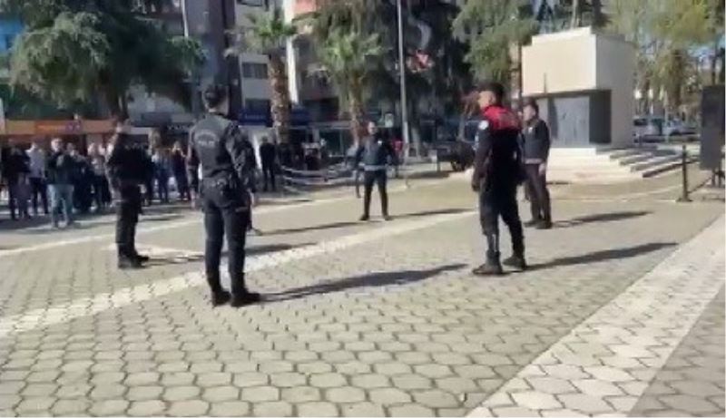 Polis ekipleri, Türk Polis Teşkilatı’nın 177. yılını zeybek oynayarak kutladı
