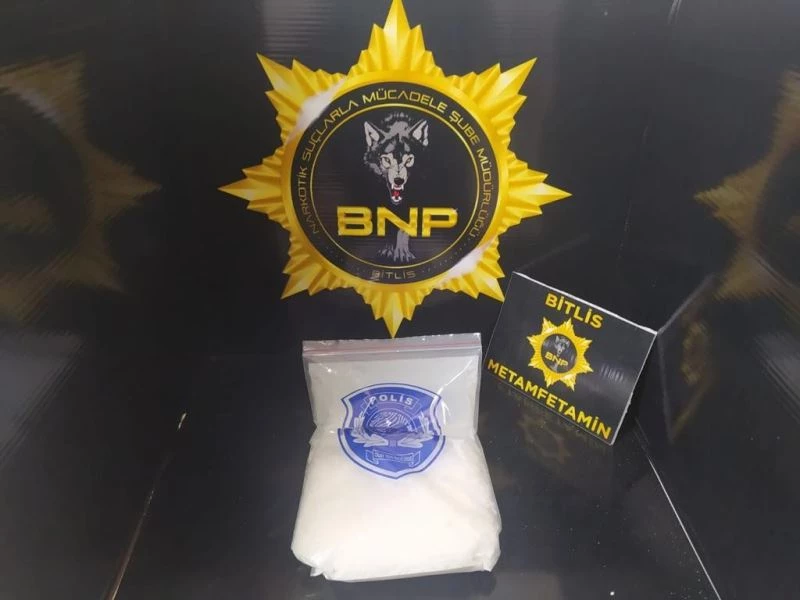 Bitlis’te iki araçta 1 kilo 524 gram metamfetamin ele geçirildi
