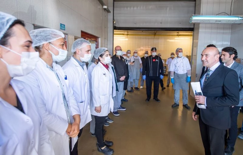 Başkan Soyer aşevini ziyaret etti
