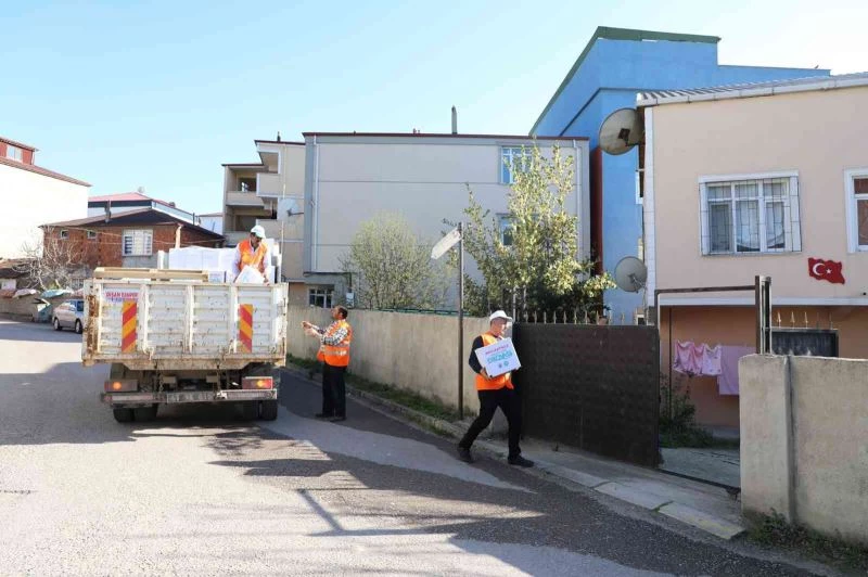Dilovası’nda vatandaşlara Ramazan kumanyası
