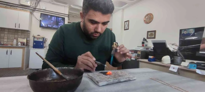 Bu tespihin fiyatı dudak uçuklatıyor: 400 bin TL
