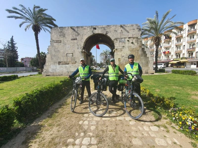 Köyceğizli öğretmen 600 km bisiklet sürerek öğrencilerine tarihi ve kültürel mekanları tanıttı

