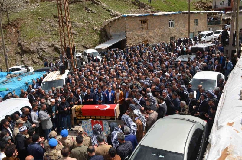 Emekli korucu başını yüzlerce kişi son yolculuğuna uğurladı
