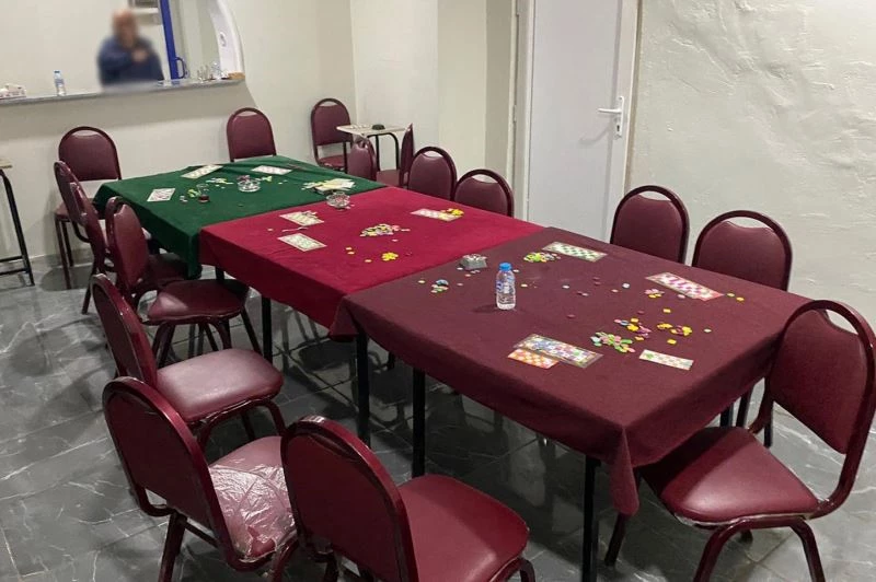 Camları gazete kağıtları ile kapattılar jandarmanın dikkatinden kaçamadılar
