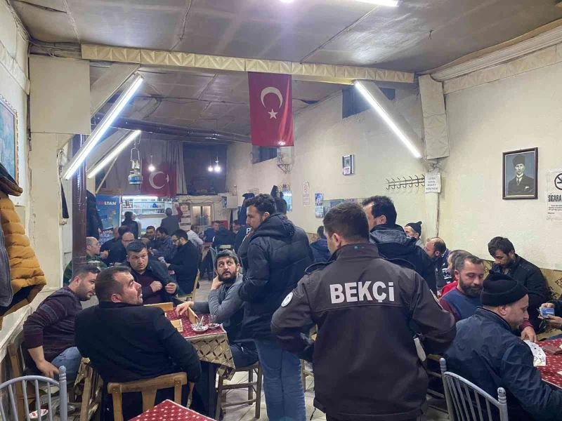 Bolvadin polisinden internet kafe ve kahvehanelere yönelik denetim

