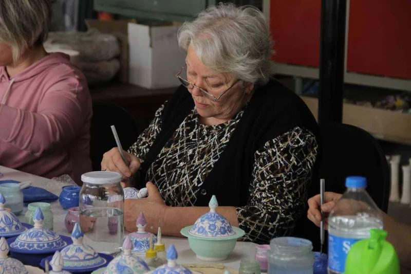 20 yıl önce Kapadokya’da gördüğü çini sanatını yaşatmaya çalışıyor
