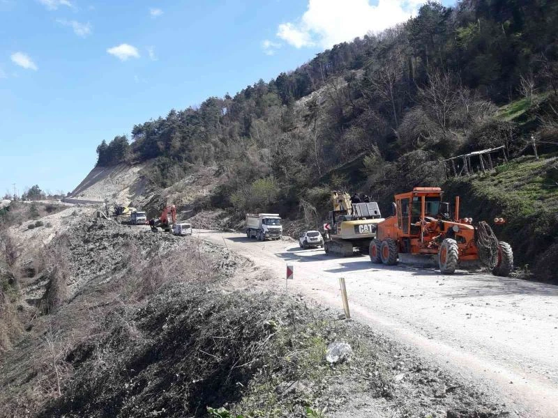 Heyelanın kapattığı Kastamonu-Çatalzeytin karayolu 8 gün sonra açıldı
