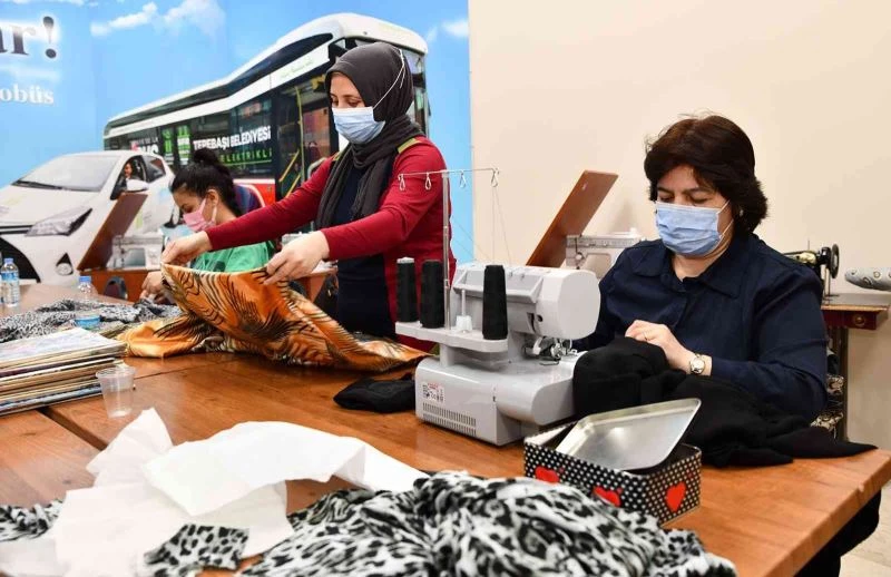 Kadınlar belde evleri ile üretirken sosyalleşiyor
