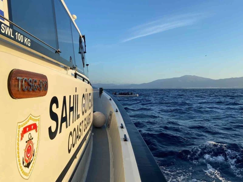 İzmir açıklarında 49 göçmen kurtarılırken, 21 göçmen yakalandı
