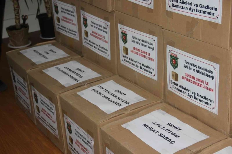 Şehitlerin isimleri yazılı kumanyalar ihtiyaç sahiplerine ulaştırıldı
