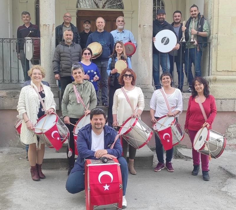 Burhaniye’de Özgür Kanatlar Bandosu 13 Nisan’a hazırlanıyor
