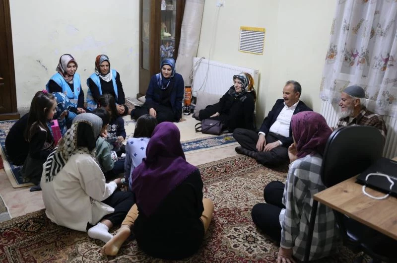 Sevgi evlerindeki çocuklarla iftar açtı
