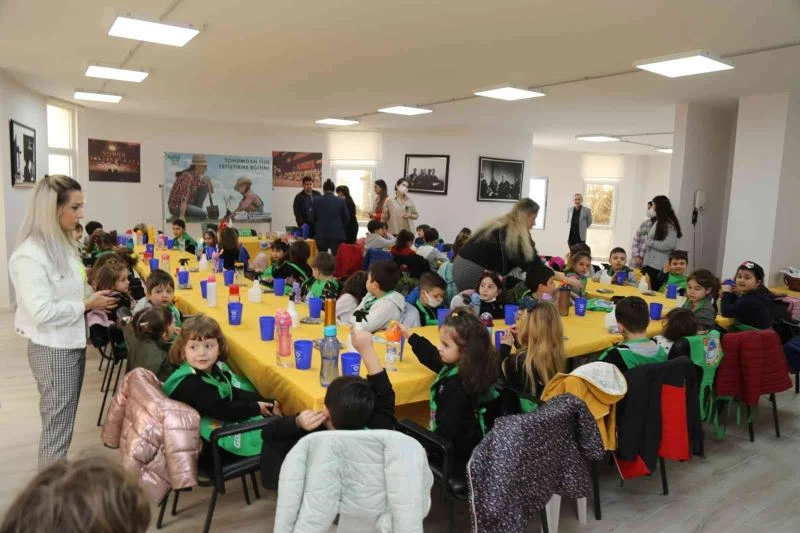 Miniklere tohumdan fide yetiştirme eğitimi verildi
