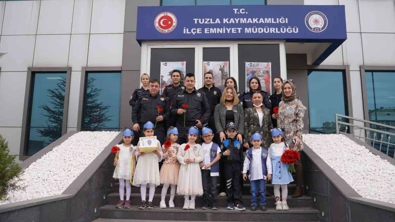 AÇEM’li miniklerden Tuzla İlçe Emniyet Müdürlüğü’ne polis haftası ziyareti
