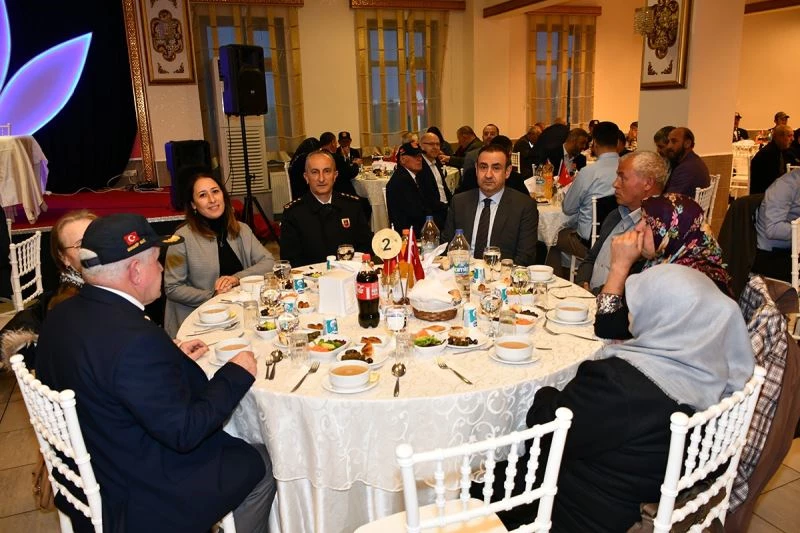 Malkara Kaymakamlığından şehit ve gazi ailelerine iftar yemeği verildi
