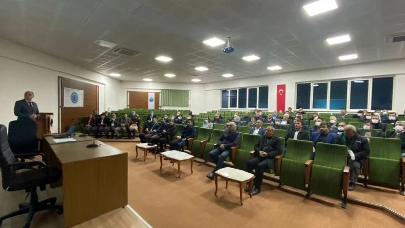 Dinar’da köy ve mahalle muhtarlarına hizmet içi eğitim verildi
