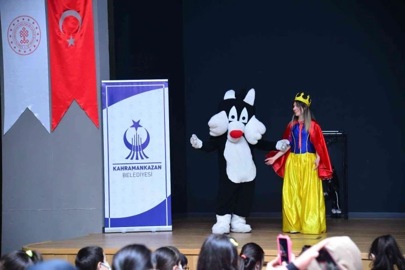 Öğretmen başkandan öğrencilere ara tatil sürprizi
