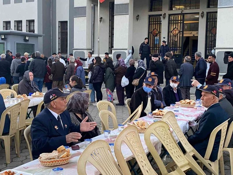 Ödemiş İlçe Emniyet Müdürlüğü iftar yemeği verdi
