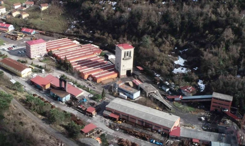 Vagonların arasına sıkışan maden işçisi hayatını kaybetti
