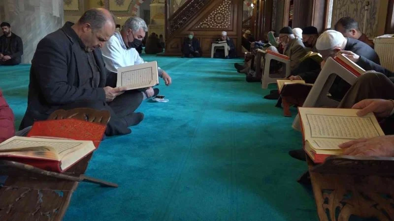 Van’da 14 asırlık mukabele geleneği sürüyor
