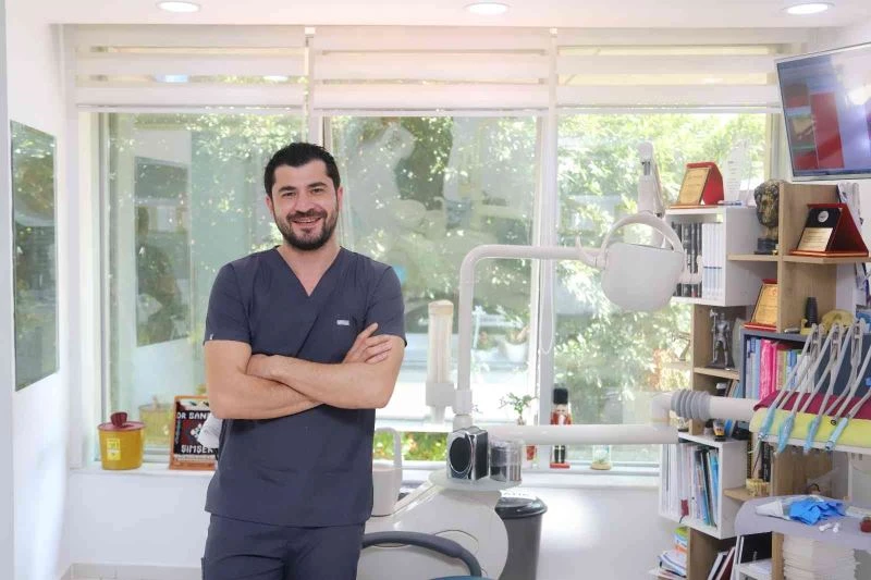 Dr. Dt. Şimşek: “Dişlerinizi fırçalarken kanama oluyorsa dikkat”
