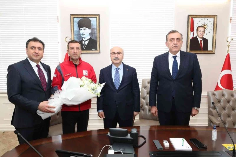 Hayırsever iş adamı ve kardeşinden Buca Kızılay’a anaokulu bağışı
