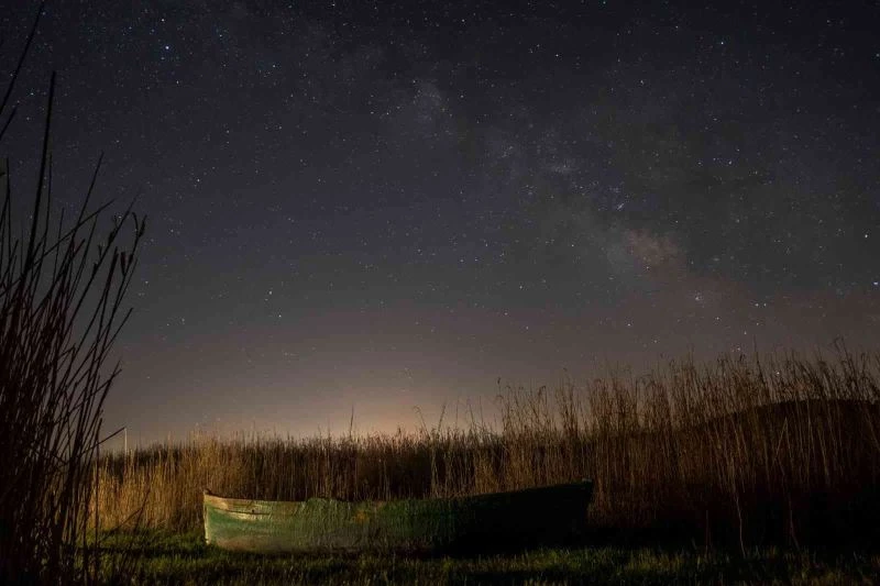 Denizi olmayan Manisa’nın karaya vuran kayıkları yıldızlarla süslendi
