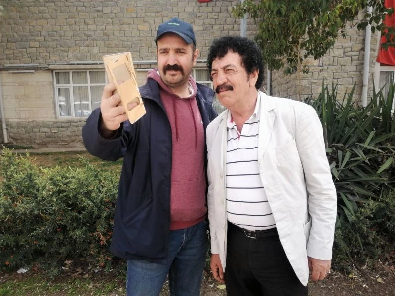 Görenler şoke oldu, ’Müslüm Gürses’ Elazığ sokaklarını turladı
