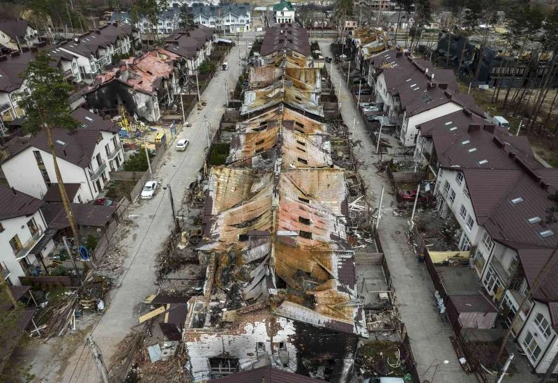 Rus askerlerinin çekildiği Gostomel’de geriye bir enkaz kaldı
