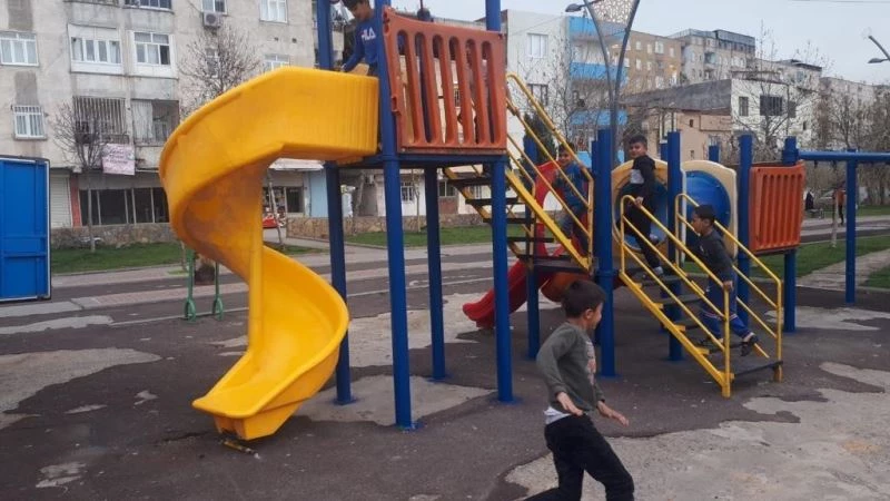 Bağlar Belediyesi parklarda yenileme çalışmaları başlattı
