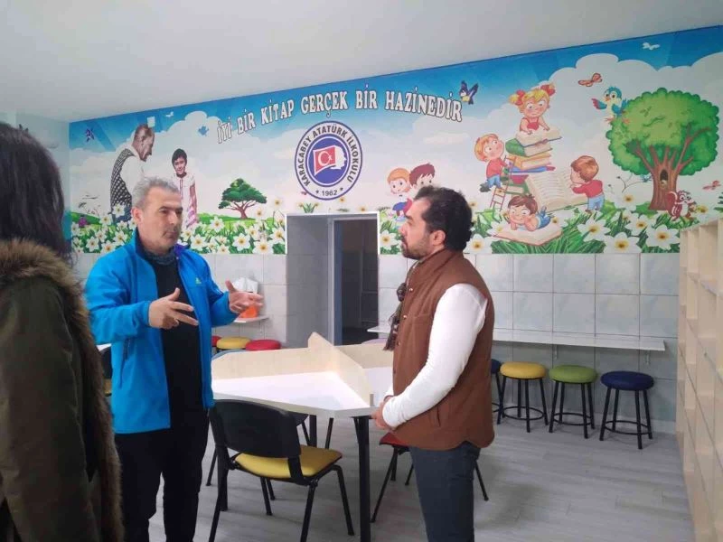 Dünyaca ünlü ekonomistten okul kütüphanesine büyük destek
