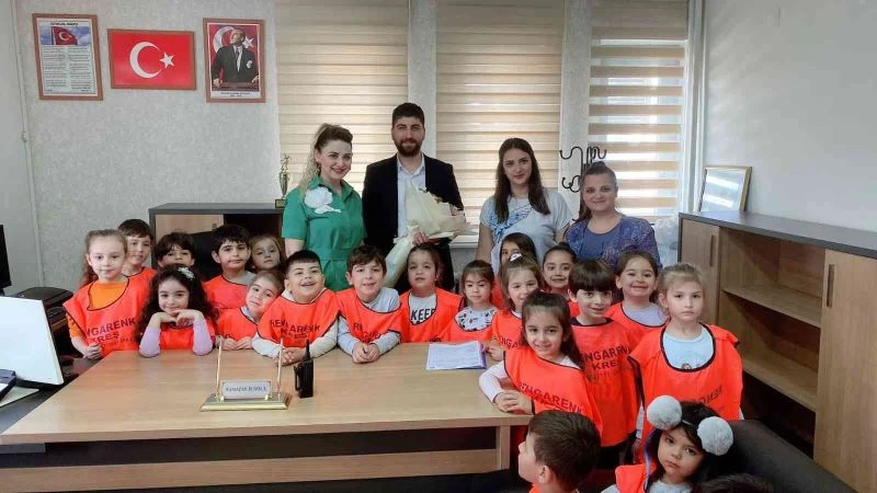 Minik öğrenciler polis amcalarının haftasını kutladı
