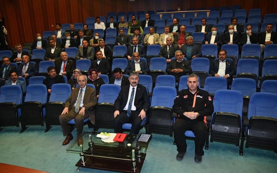 Osmaniye’de Mahalle Muhtarlarına Hizmet İçi Seminer