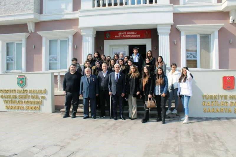 SUBÜ’lü genç fizyoterapistler yaşlılar ile bir araya geldi
