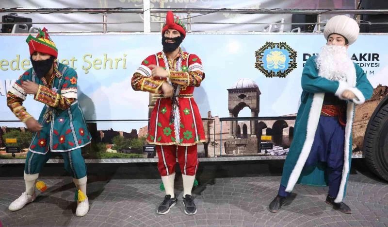 Ramazan coşkusu gezici otobüsle Diyarbakır sokaklarında
