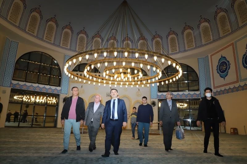 Kaymakam Tunç, yapımı tamamlanan camiyi yerinde inceledi
