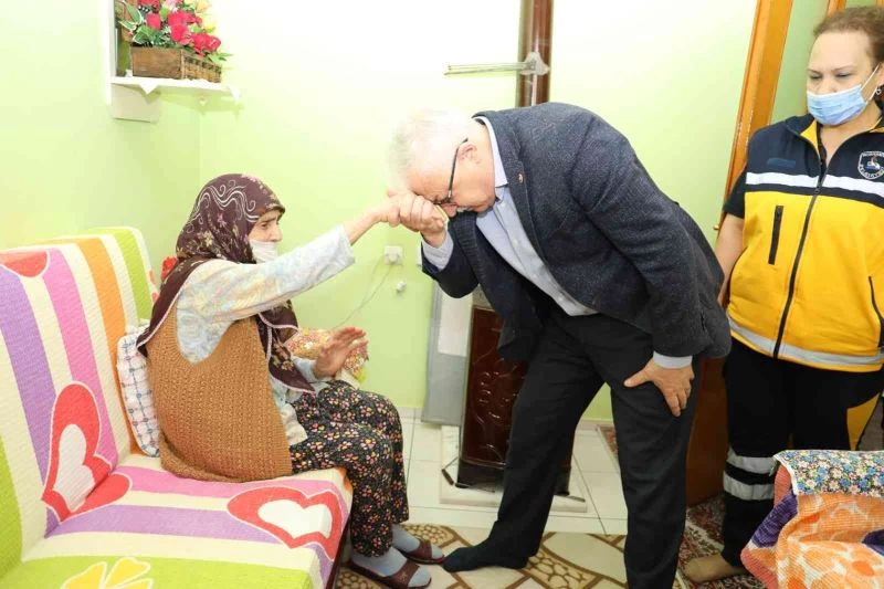 Burhaniye’de “Yalnız Değilsiniz” projesi devam ediyor
