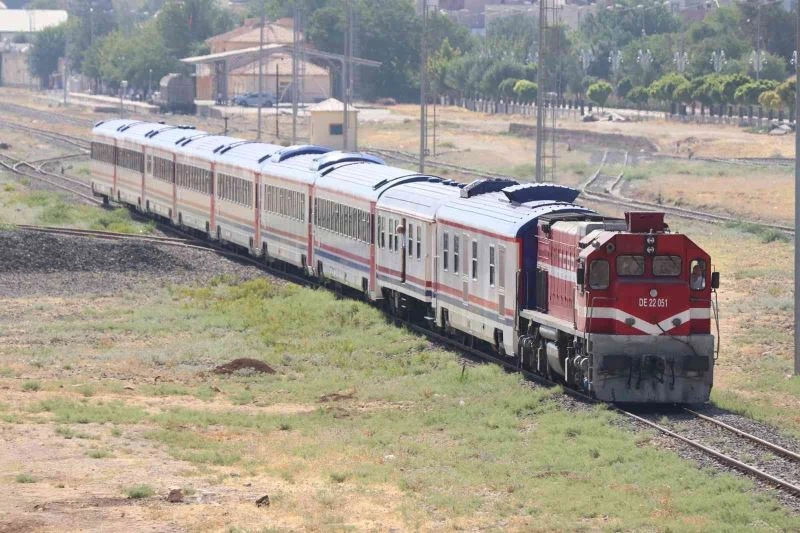 TCCD’den tren rayları etrafında ilaçlama uyarısı
