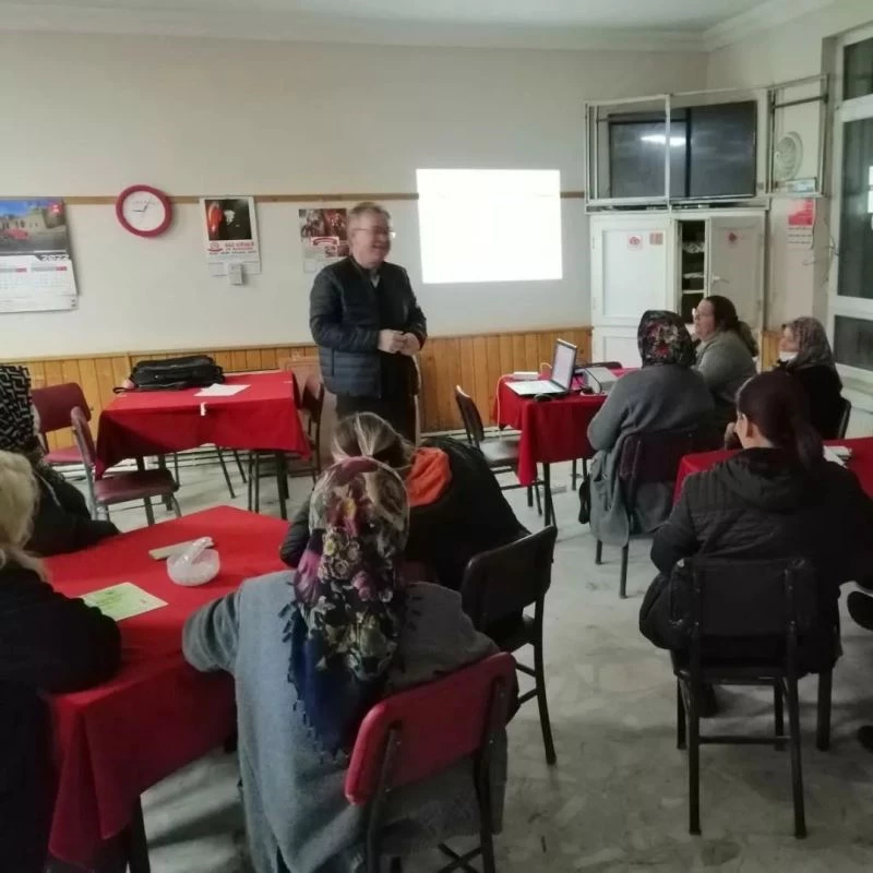 Kırklareli’nde bağlarda terbiye ve budama eğitimi verildi
