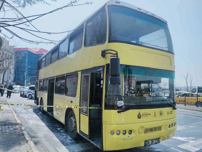 Beyoğlu’nda 40 yolculu İETT otobüsü alev topuna döndü
